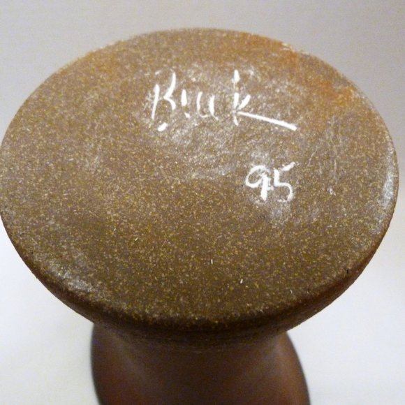 Lovely Unusual 1995 Art Pottery Salt Glazed Fan Shaped 10 Inch Vase - Picture 6 of 9